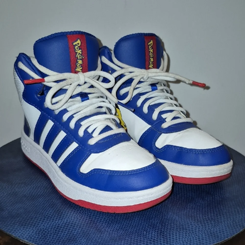Adidas Pokémon Blue and White Sneakers sz.6 [#1639]